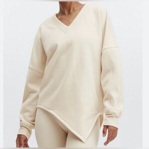 Fabletics Cream Asymmetrical Hem Sweatshirt